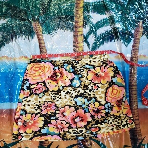 Le J. Coverup - Picture 5 of 6